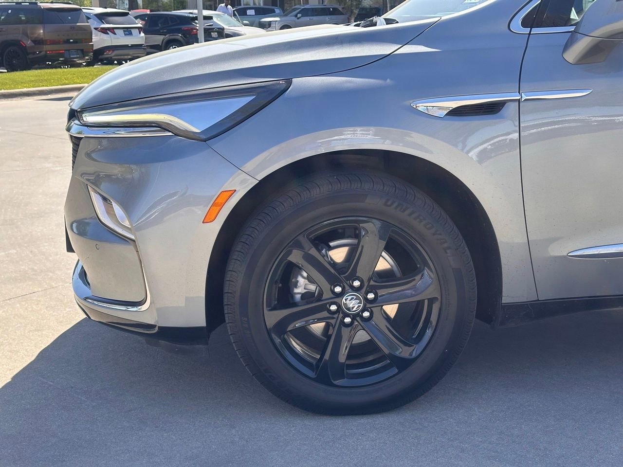 Used 2023 Buick Enclave Essence w/ Sport Touring Edition image 10