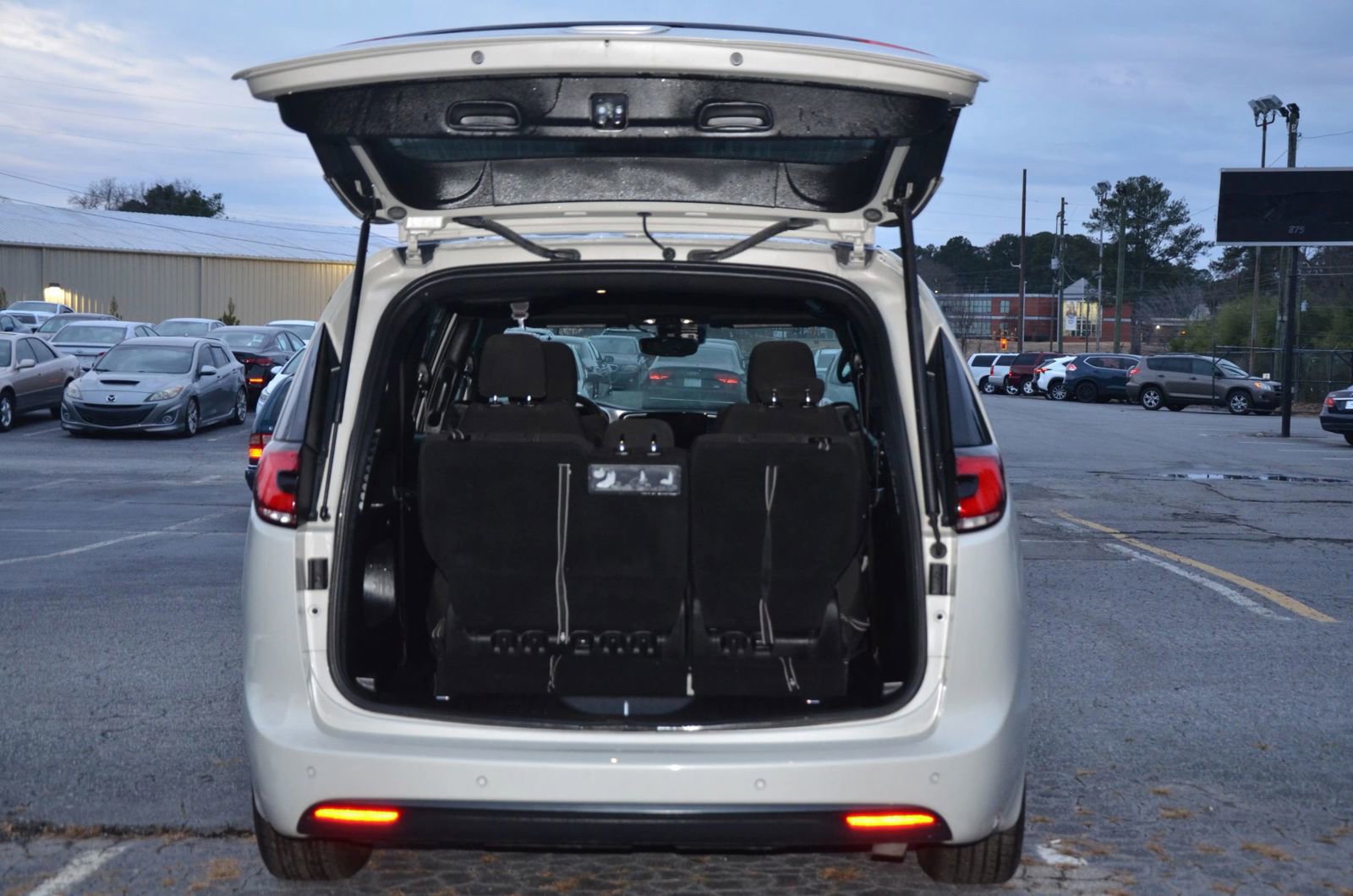 Used 2021 Chrysler Pacifica Touring w/ S Appearance Package image 15