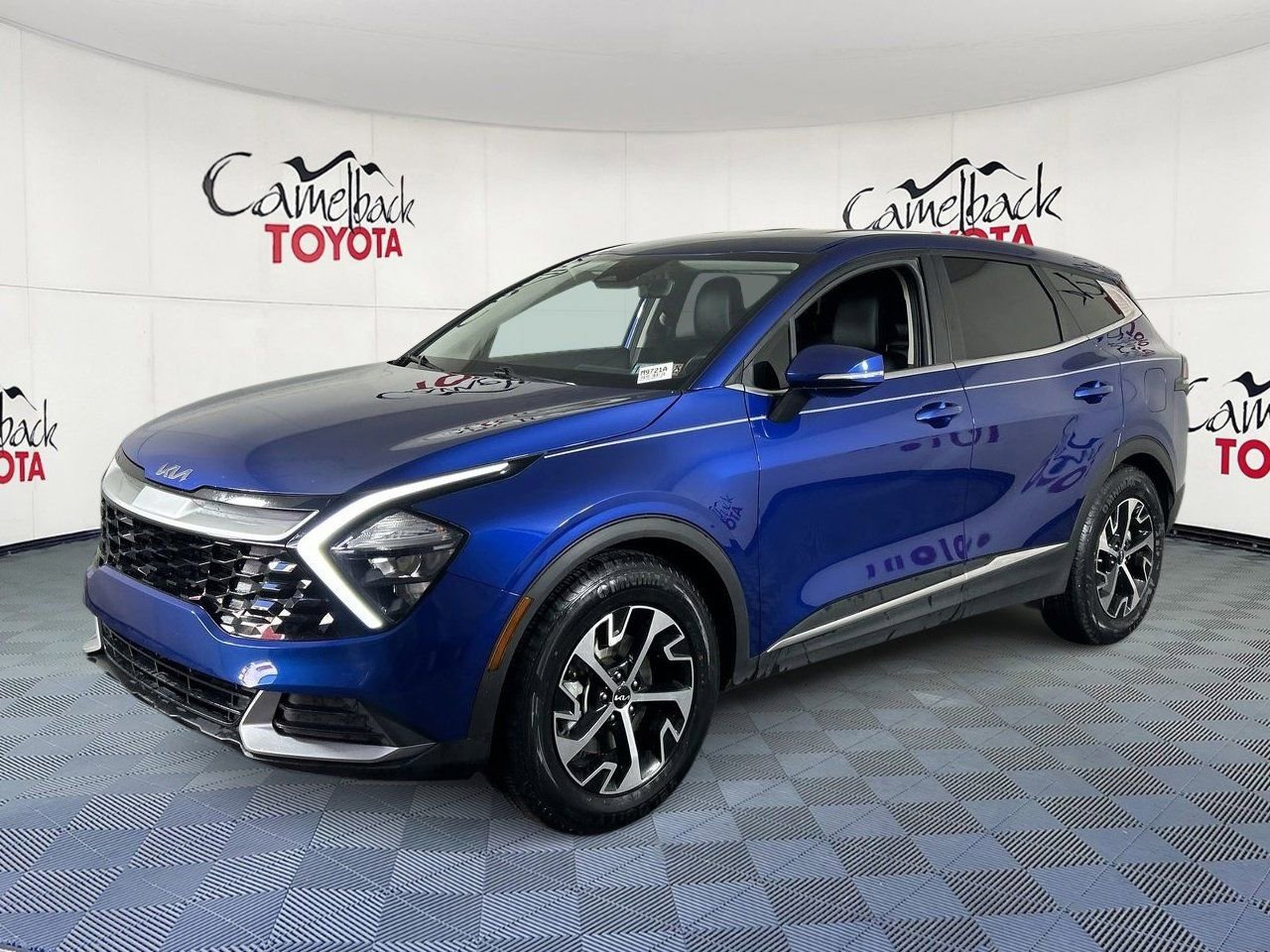 Used 2023 Kia Sportage EX image 2