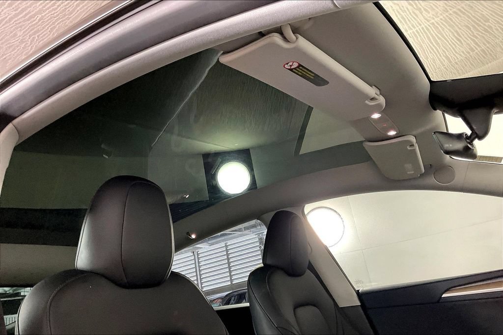 Used 2024 Tesla Model Y 2WD image 28