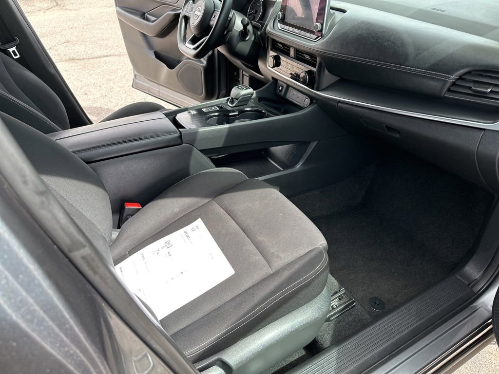 Used 2024 Nissan Rogue S image 22
