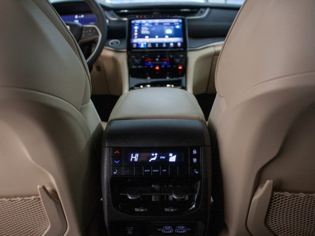 Certified 2023 Jeep Grand Cherokee L Limited w/ Luxury Tech Group II image 8