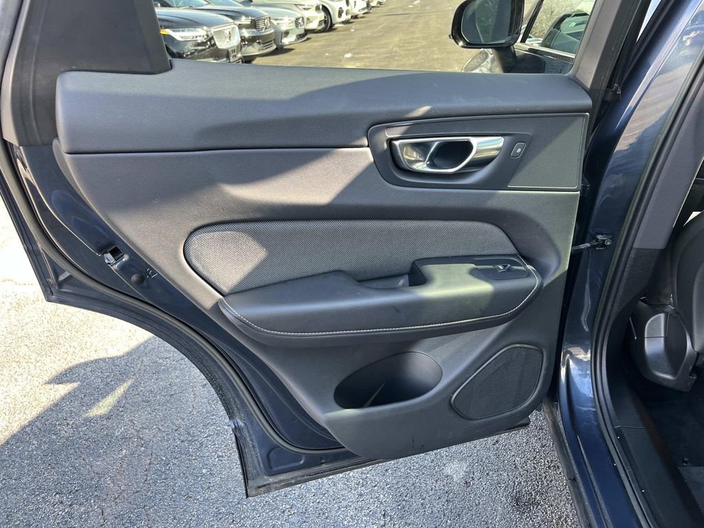 Used 2022 Volvo XC60 B5 R-Design w/ Climate Package image 18