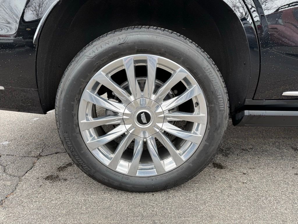 Used 2023 Cadillac Escalade Premium Luxury w/ Performance Package image 29