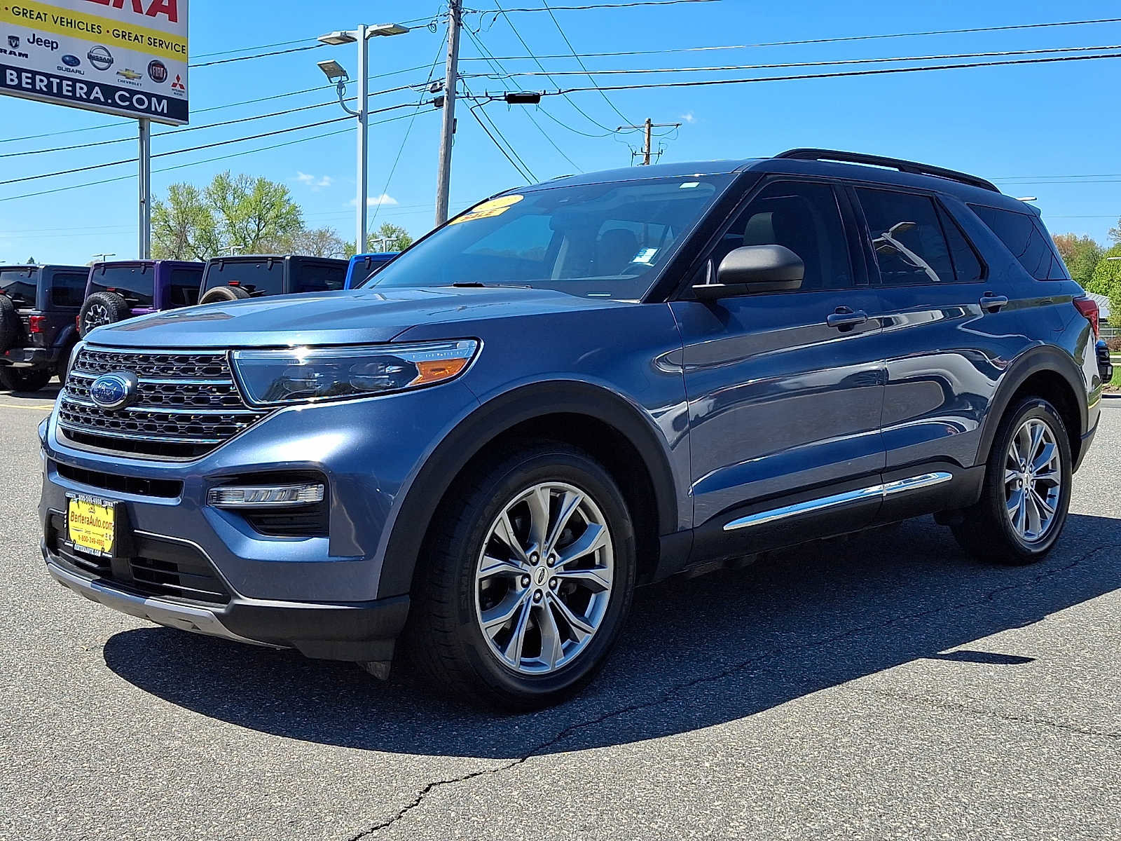 Used 2020 Ford Explorer XLT w/ Equipment Group 202A AWD/4WD image 3