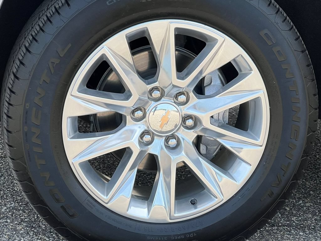 Used 2025 Chevrolet Suburban Premier AWD/4WD image 9