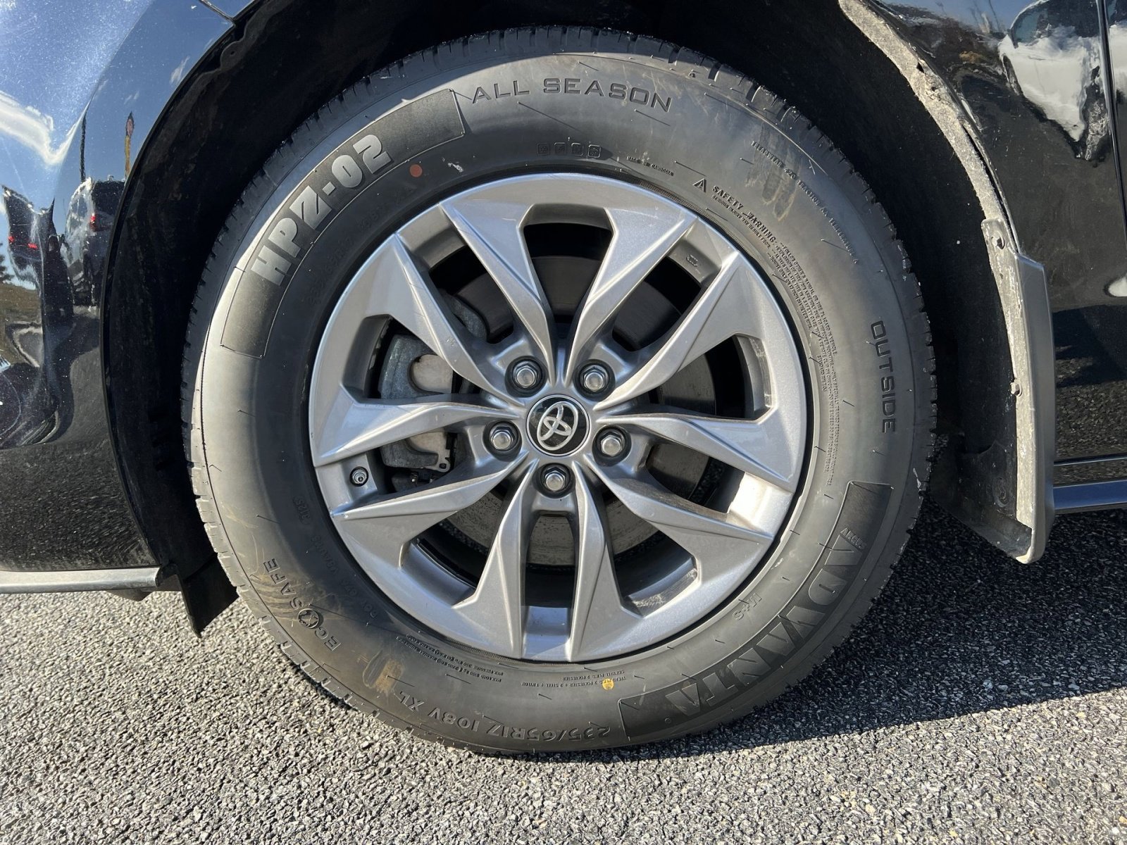 Used 2023 Toyota Sienna XLE image 12