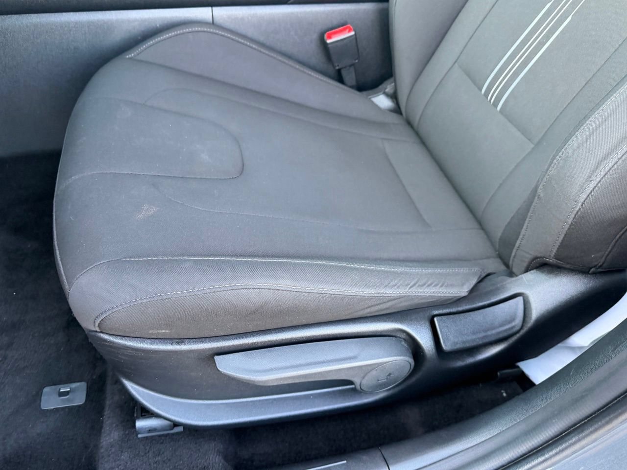 Used 2025 Hyundai Elantra SEL FWD image 30