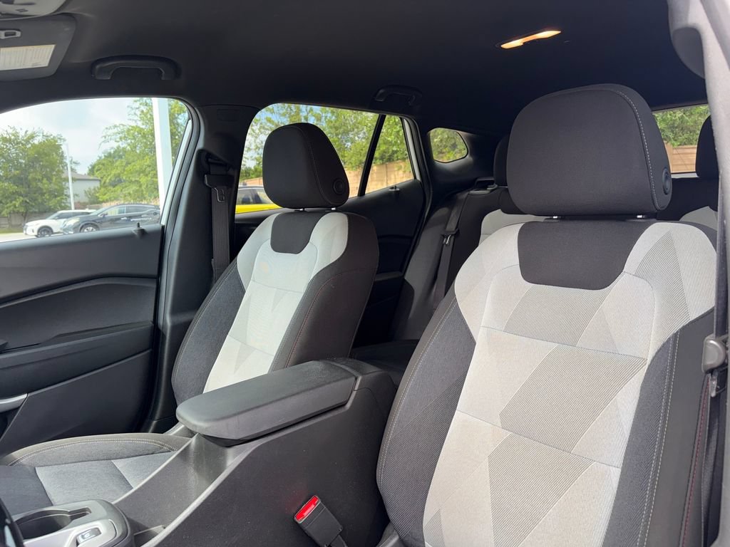Used 2025 Chevrolet Trax RS FWD image 10