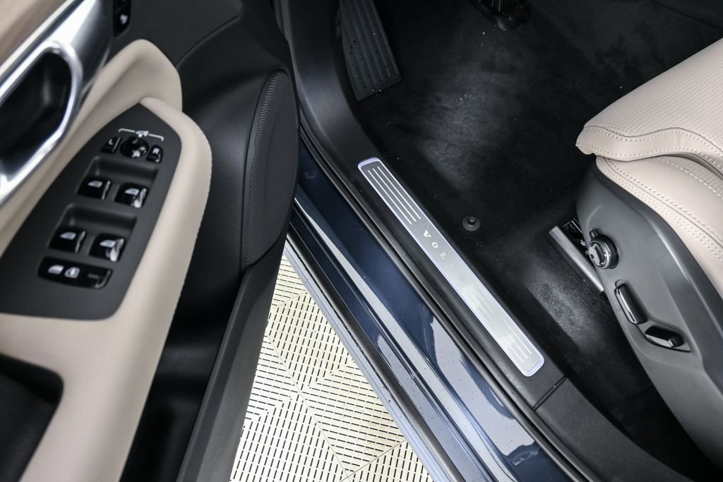 New 2026 Volvo XC90 T8 Ultra w/ Protection Package Premier image 8