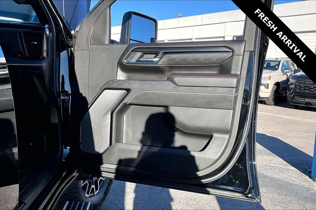 Used 2024 GMC Sierra 2500 AT4X image 28
