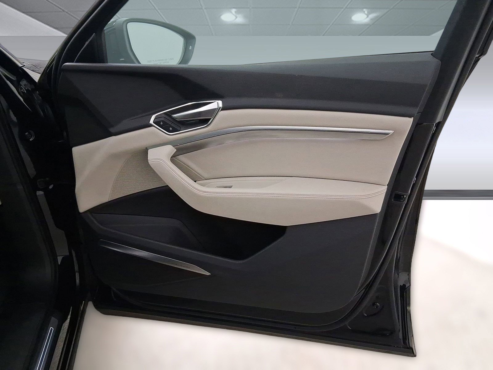 Used 2022 Audi e-tron Premium Plus image 35