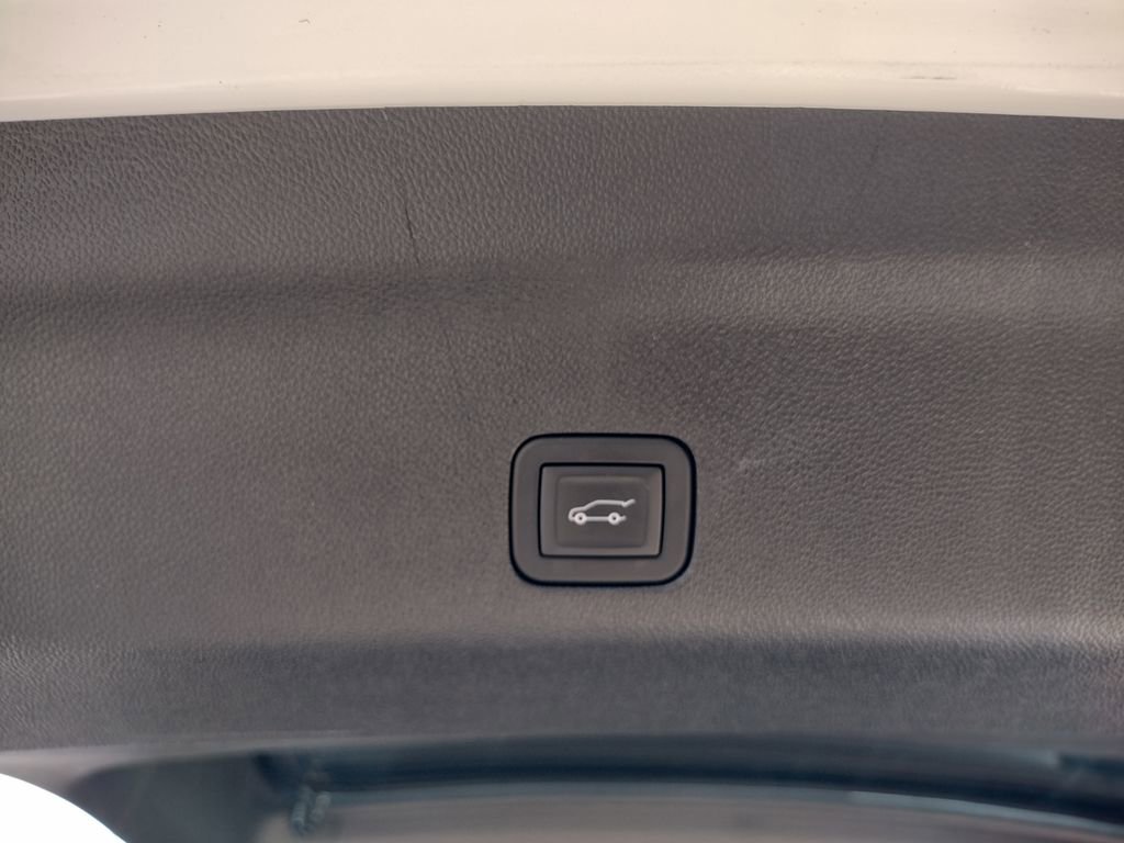 Used 2025 GMC Yukon XL Denali AWD/4WD image 27