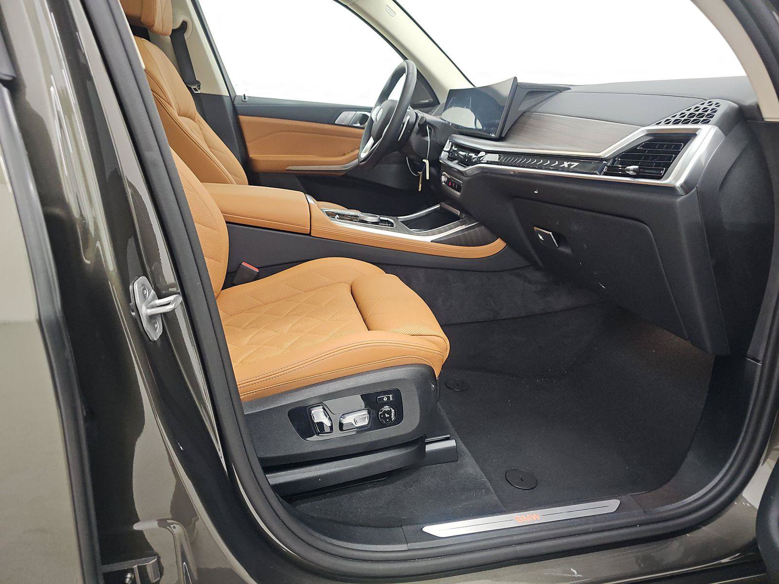 Used 2026 BMW X7 xDrive40i AWD/4WD image 8