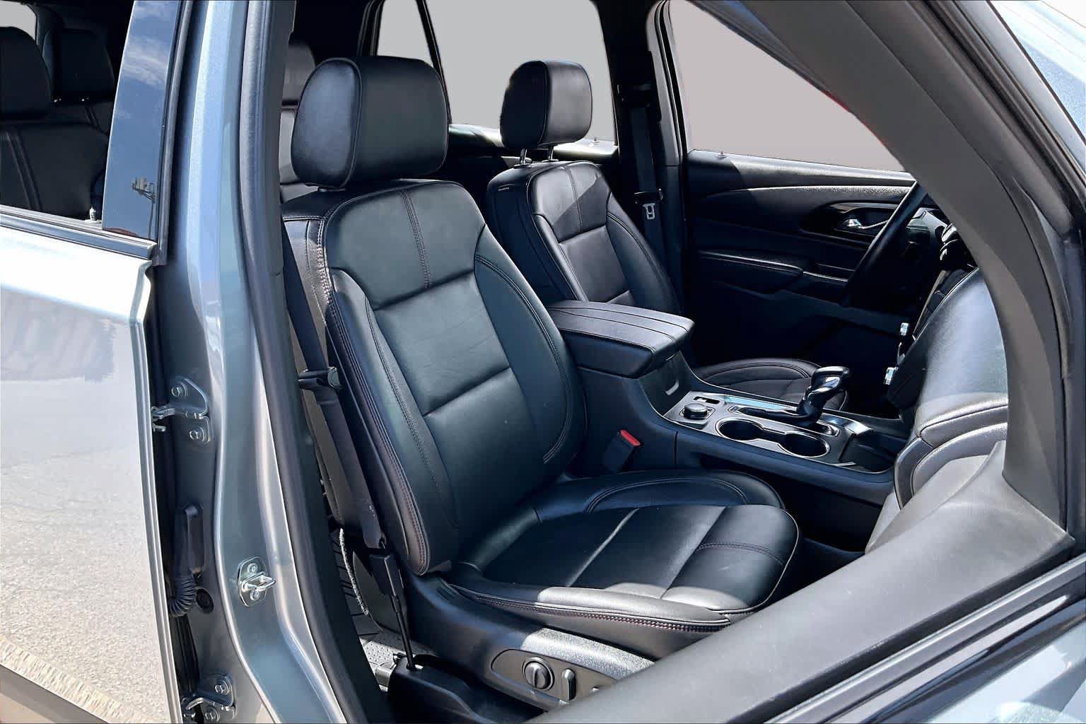 Used 2023 Chevrolet Traverse RS w/ LPO, Floor Liner Package FWD image 9