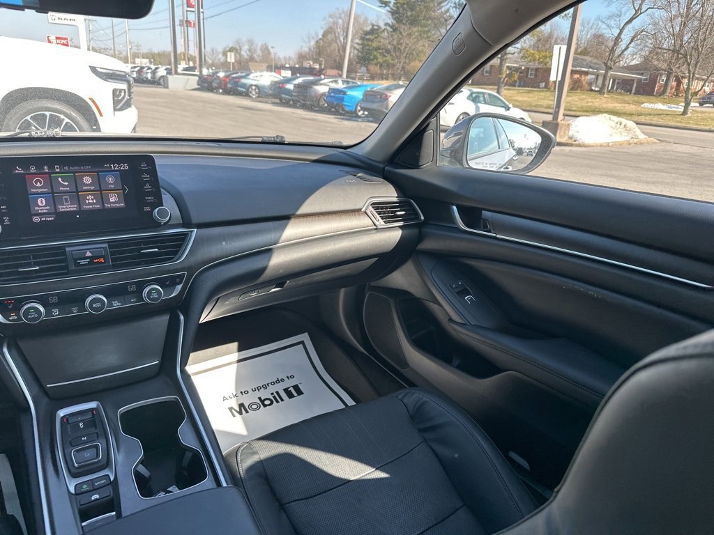 Used 2018 Honda Accord Touring image 11