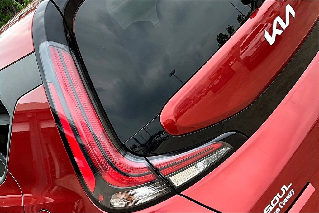 Used 2025 Kia Soul LX w/ LX Technology Package FWD image 23