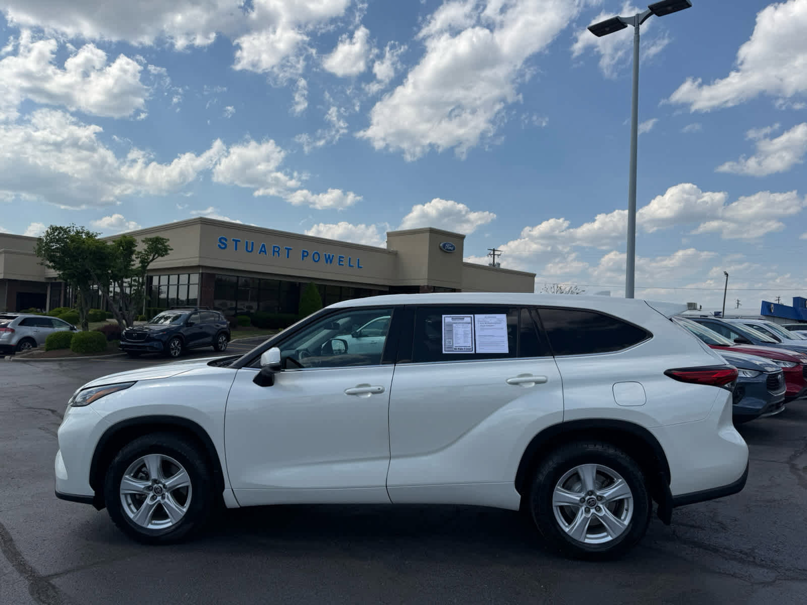 Used 2020 Toyota Highlander LE AWD/4WD image 26