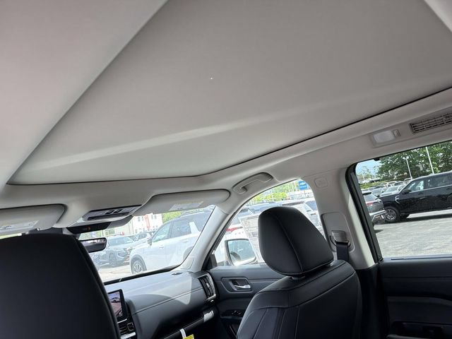 New 2026 Nissan Pathfinder Platinum AWD/4WD image 11