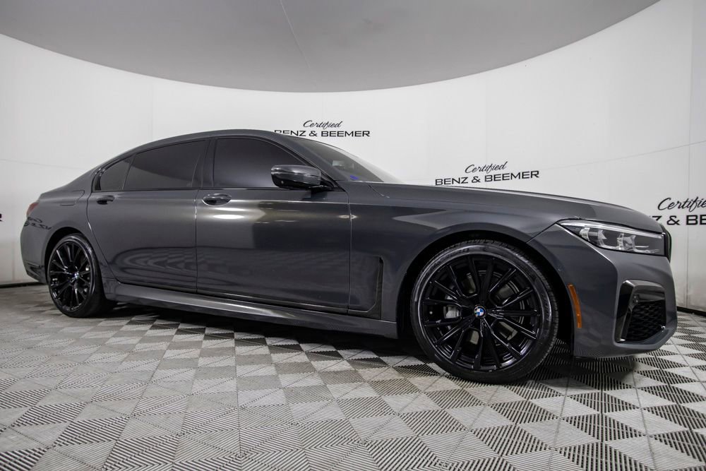 Used 2021 BMW 740i w/ M Sport Package RWD image 3