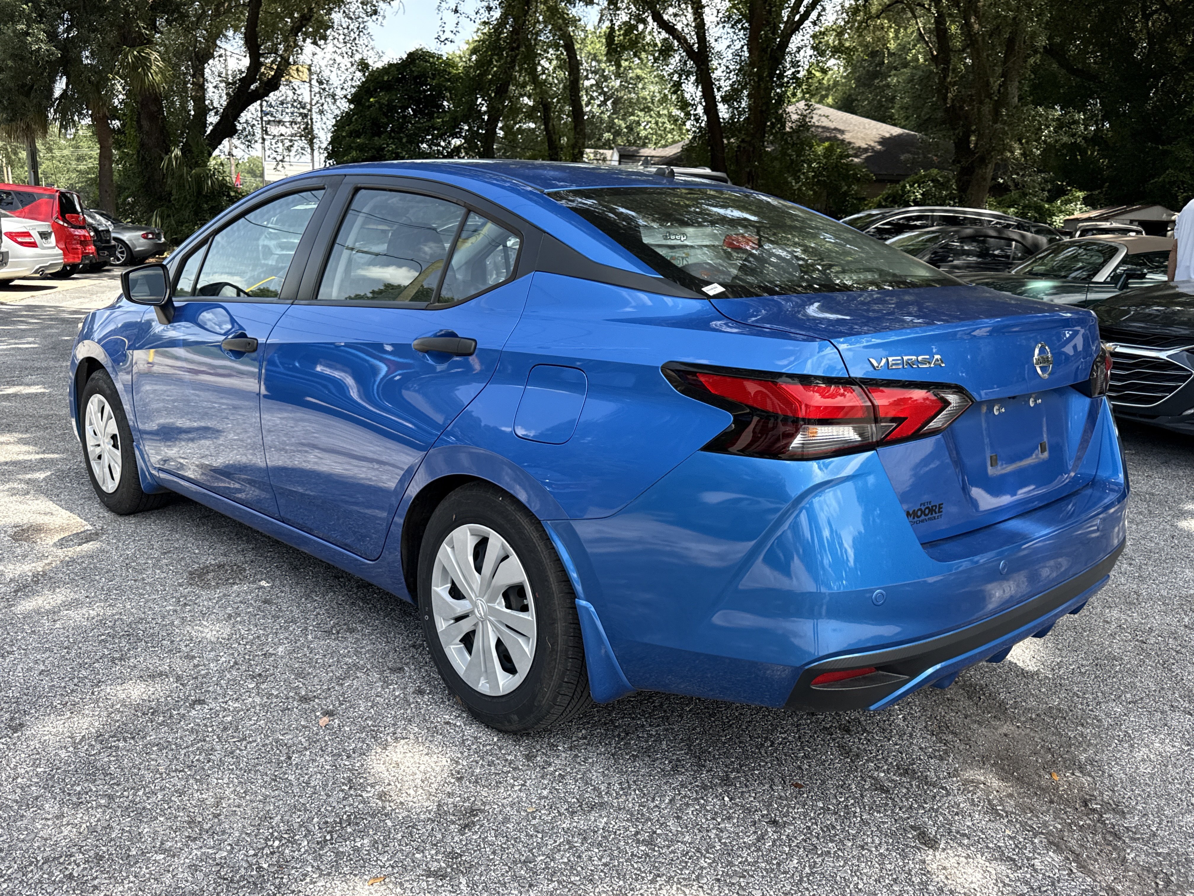 Used 2021 Nissan Versa S FWD image 3