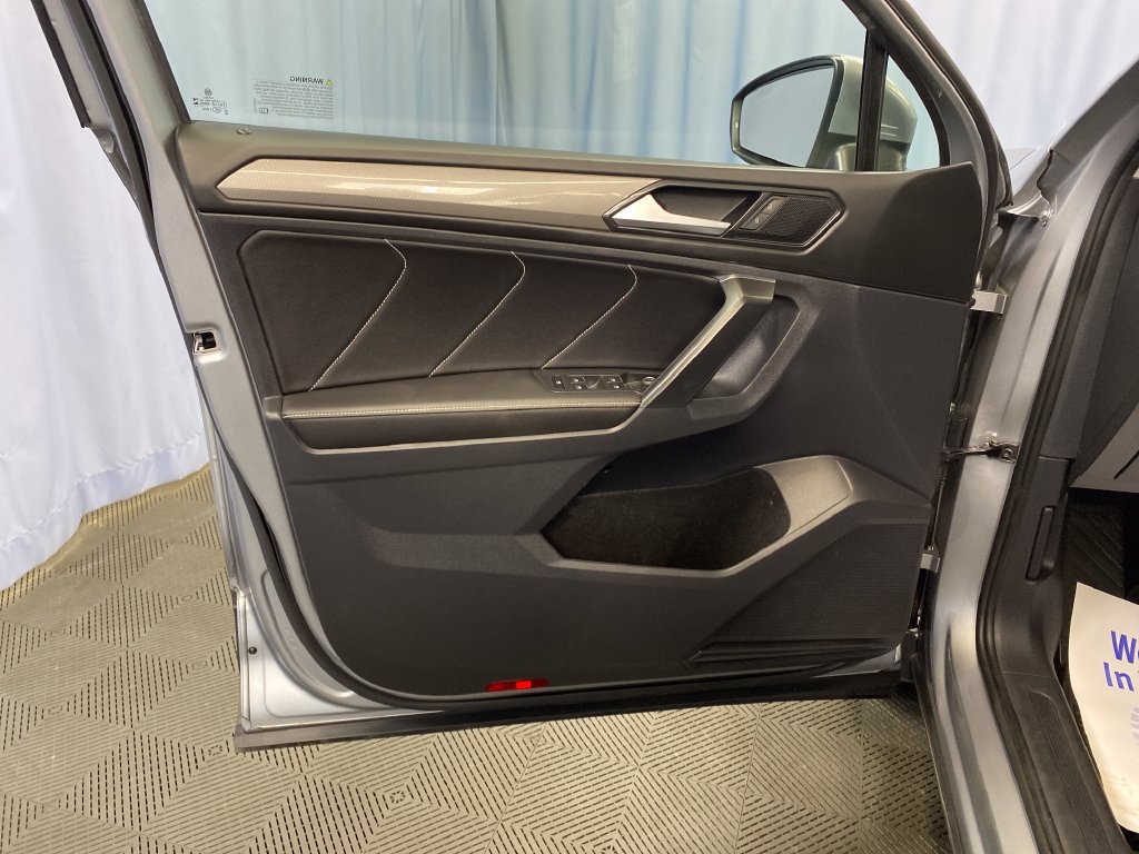 Used 2023 Volkswagen Tiguan SE AWD/4WD image 11