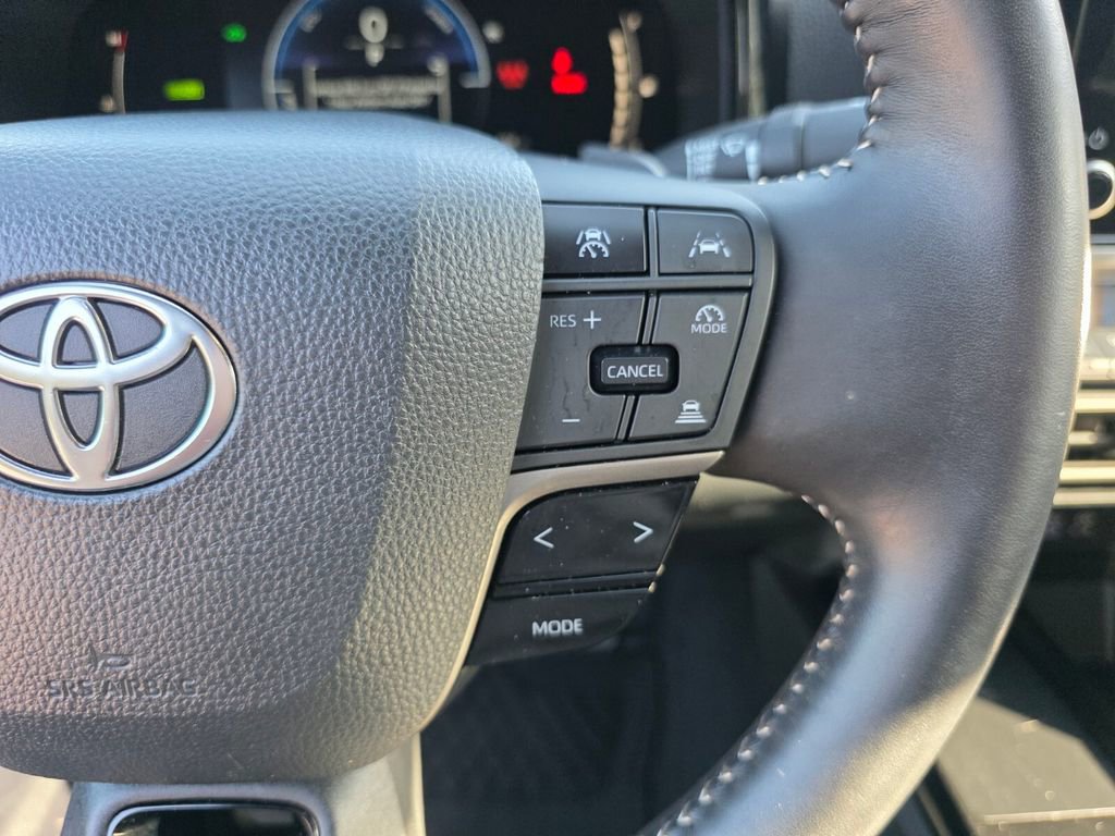 Used 2025 Toyota Camry SE w/ Convenience Package FWD image 30