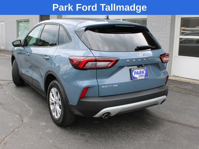Used 2025 Ford Escape Active w/ Cold Weather Package FWD image 2