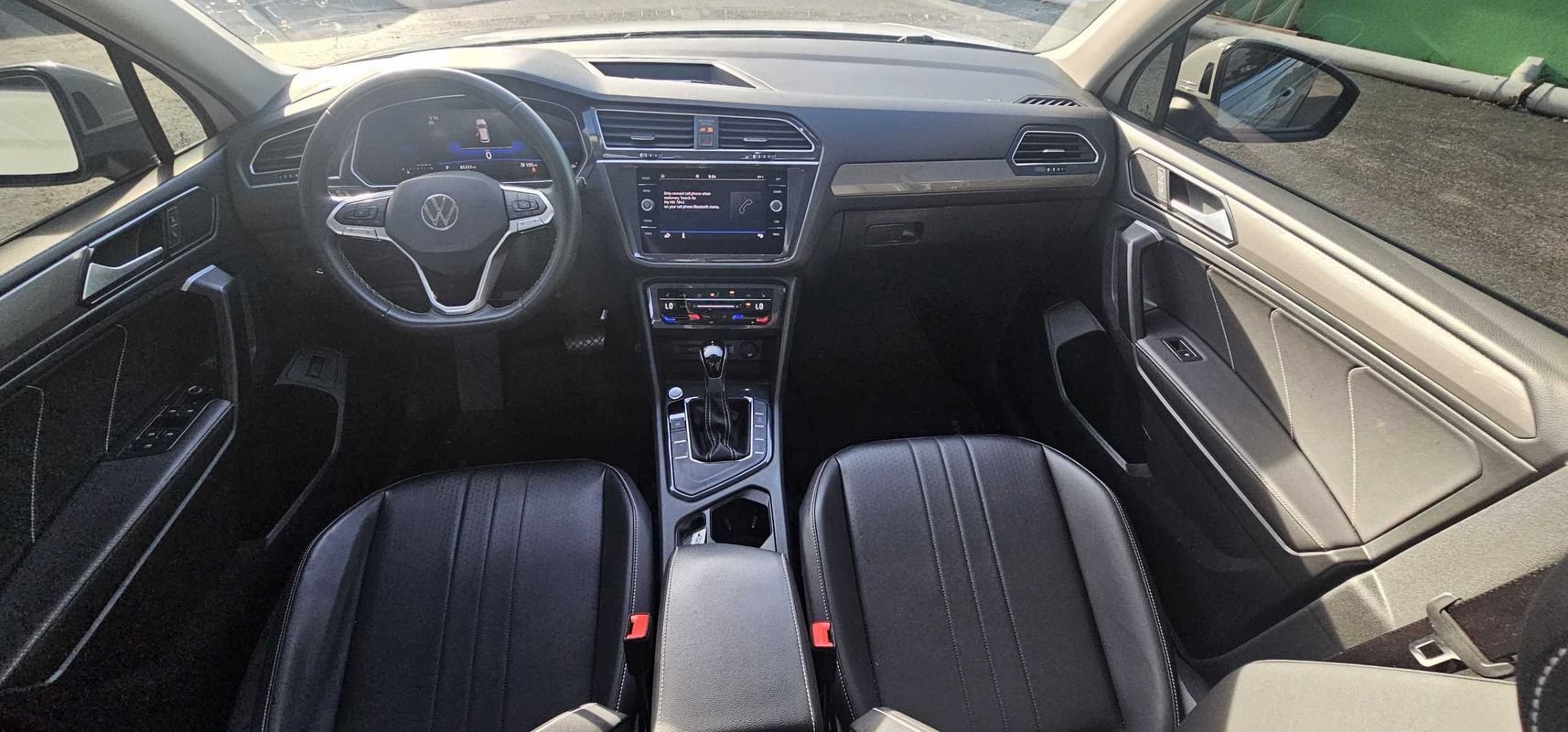 Used 2024 Volkswagen Tiguan SE w/ Panoramic Sunroof Package FWD image 21