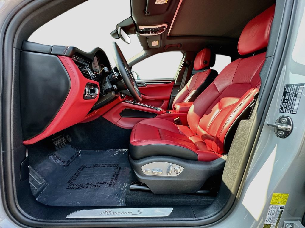 Certified 2024 Porsche Macan S AWD/4WD image 5