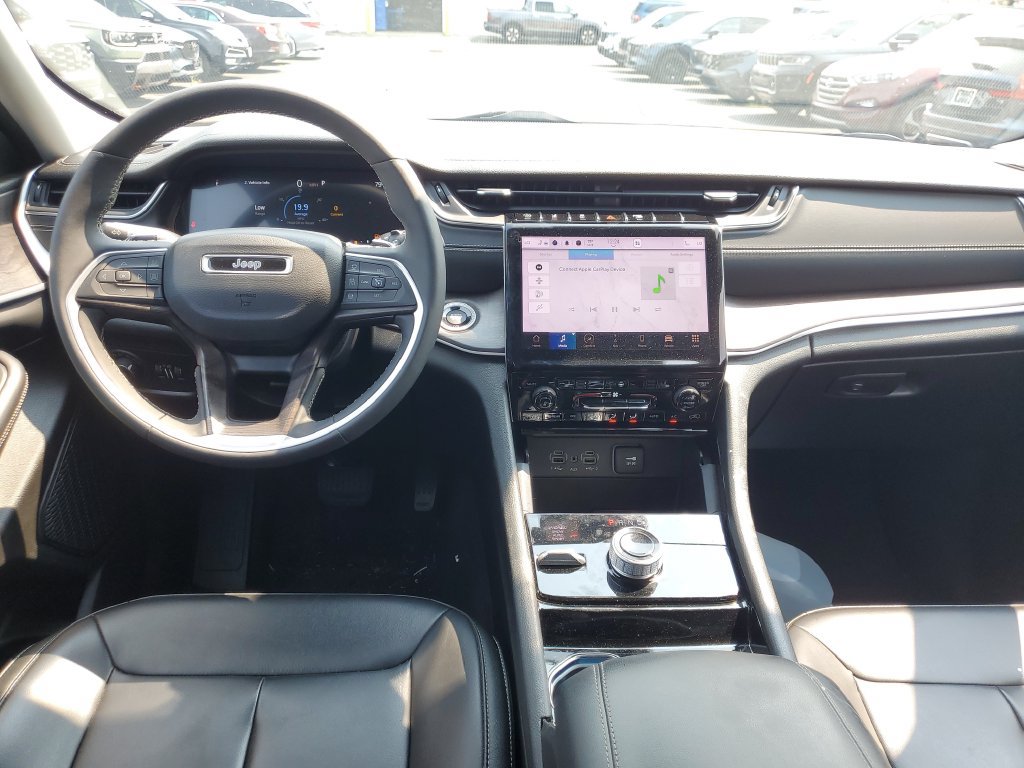 Used 2023 Jeep Grand Cherokee Limited AWD/4WD image 16