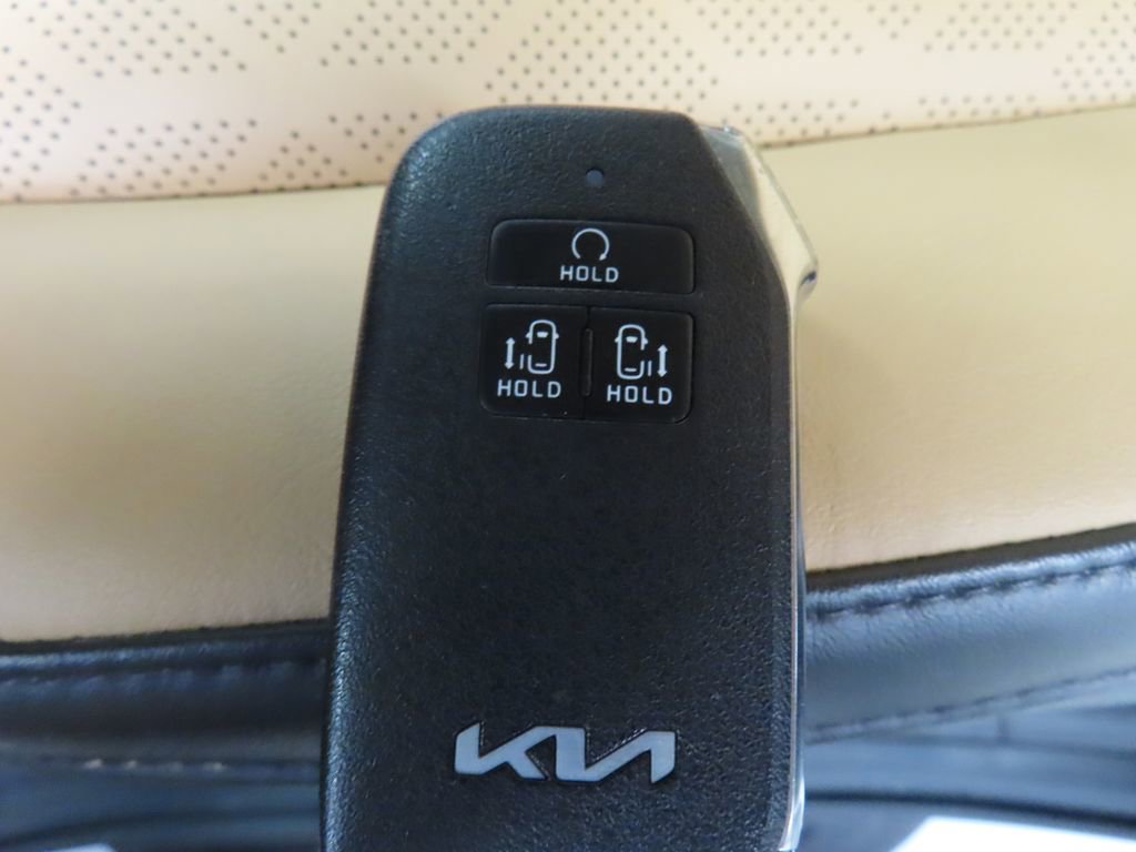 Used 2022 Kia Carnival LX FWD image 52