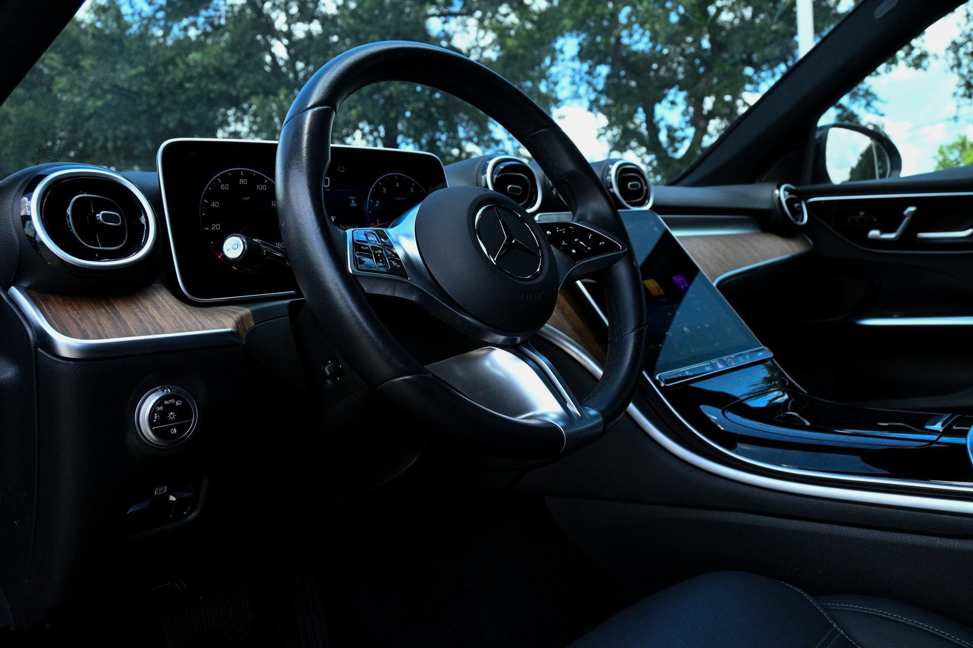 Used 2025 Mercedes-Benz C 300 Sedan image 15