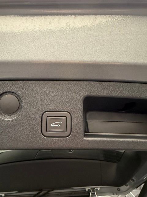 Used 2025 Chevrolet Equinox ACTIV image 55