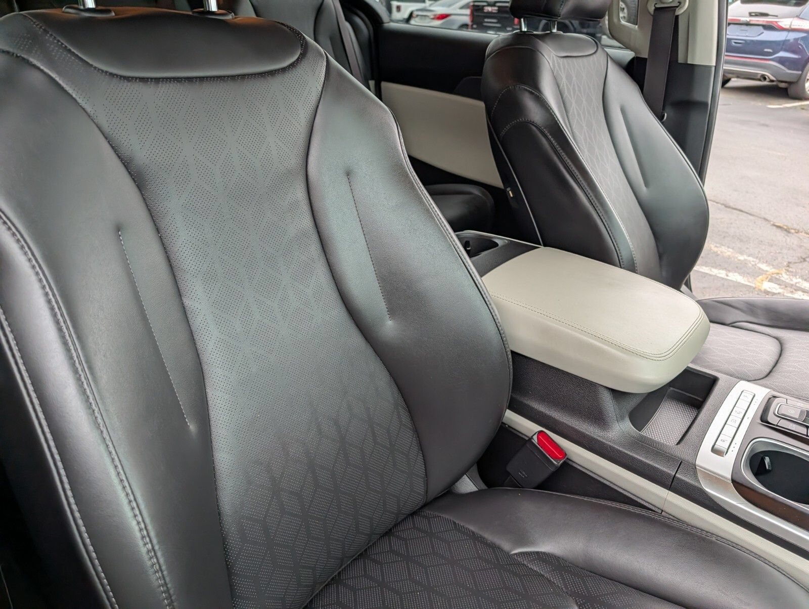 Used 2023 Kia Carnival LX FWD image 22