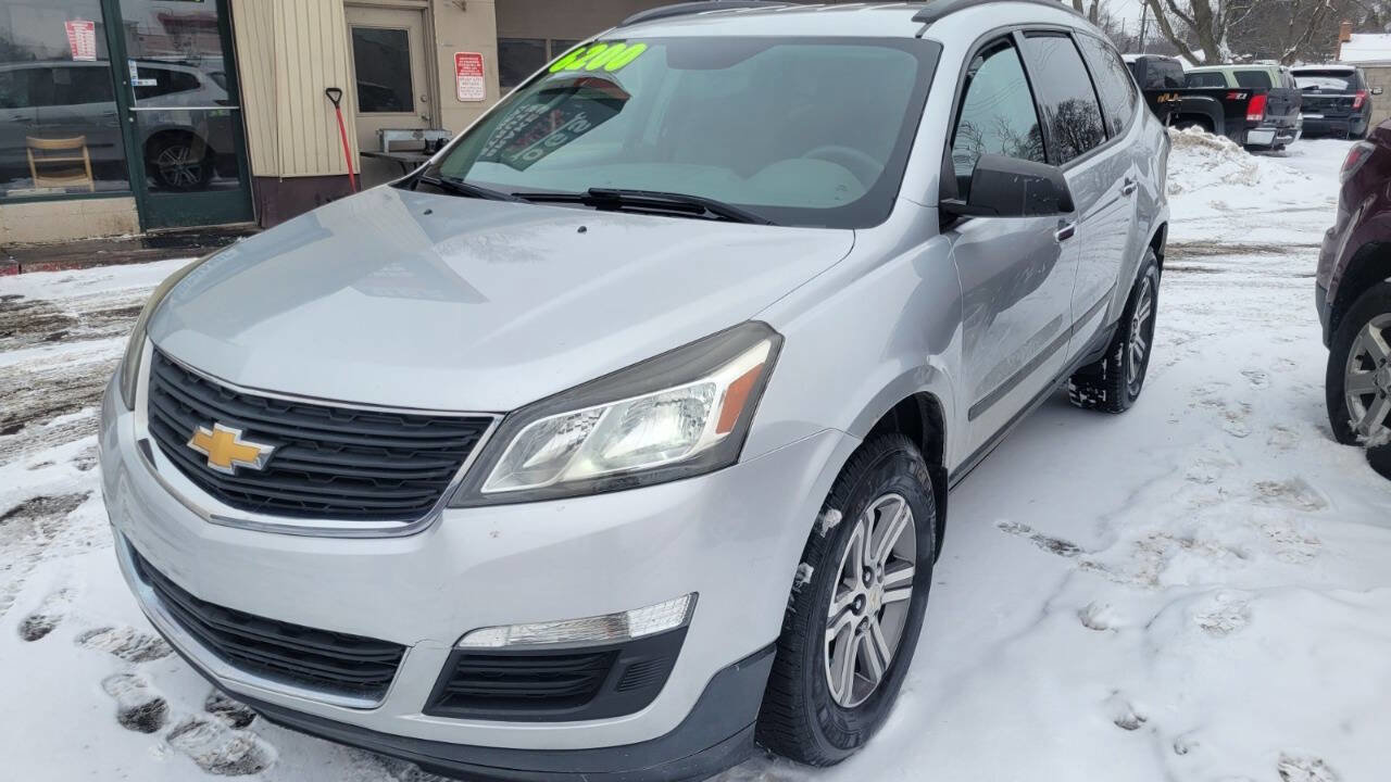 Used 2017 Chevrolet Traverse LS image 2