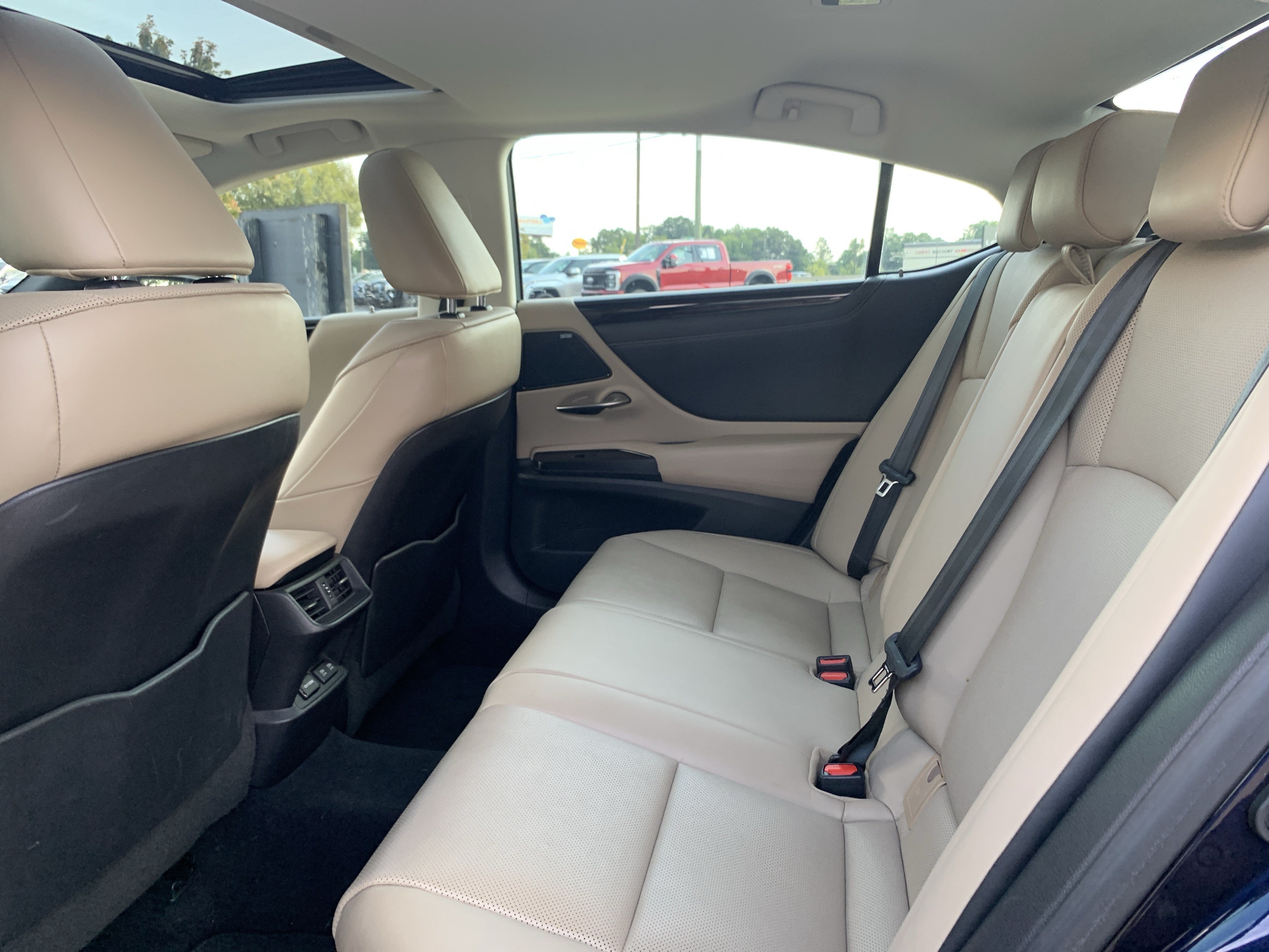 Used 2020 Lexus ES 300h w/ Premium Package FWD image 32