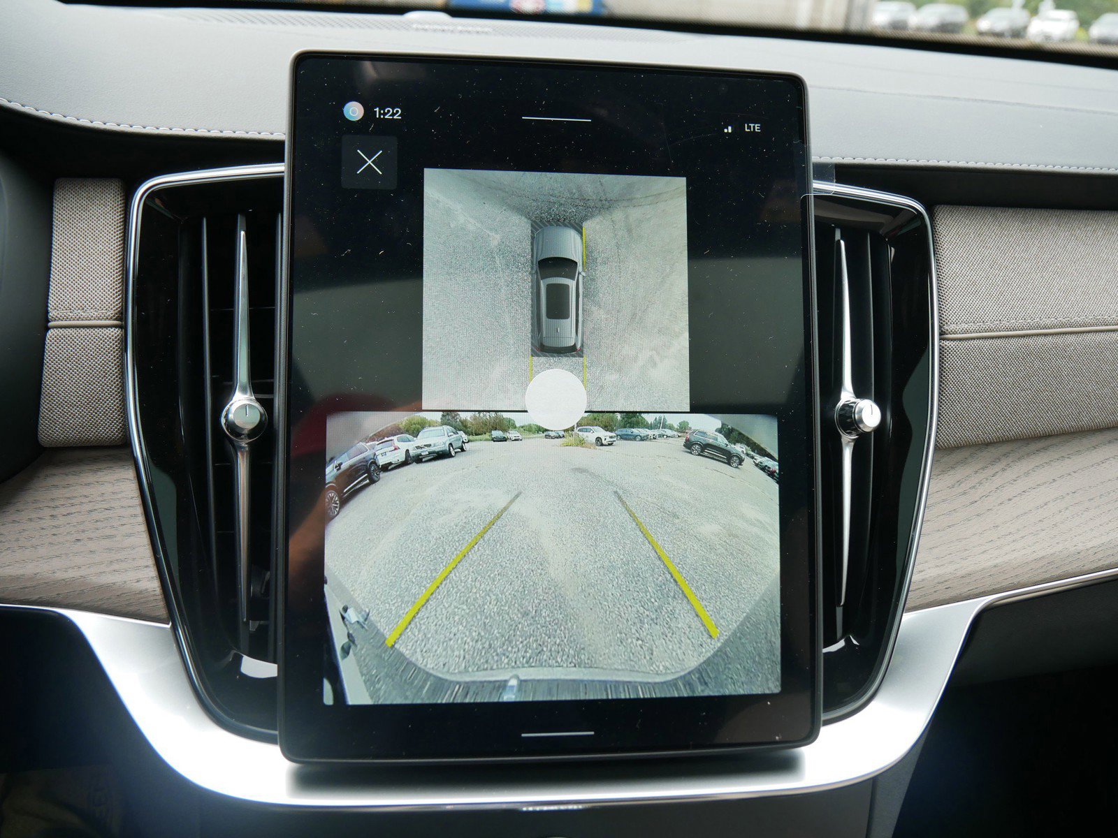 New 2026 Volvo XC90 B6 Plus w/ Protection Package Premier image 10