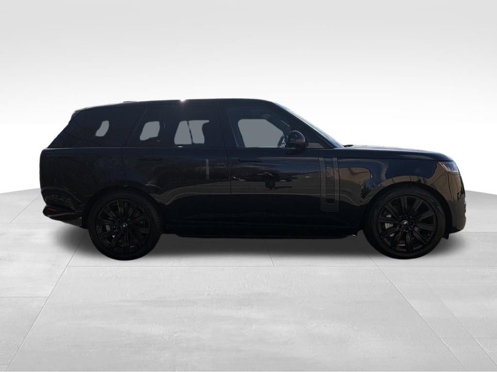 New 2025 Land Rover Range Rover SE image 4