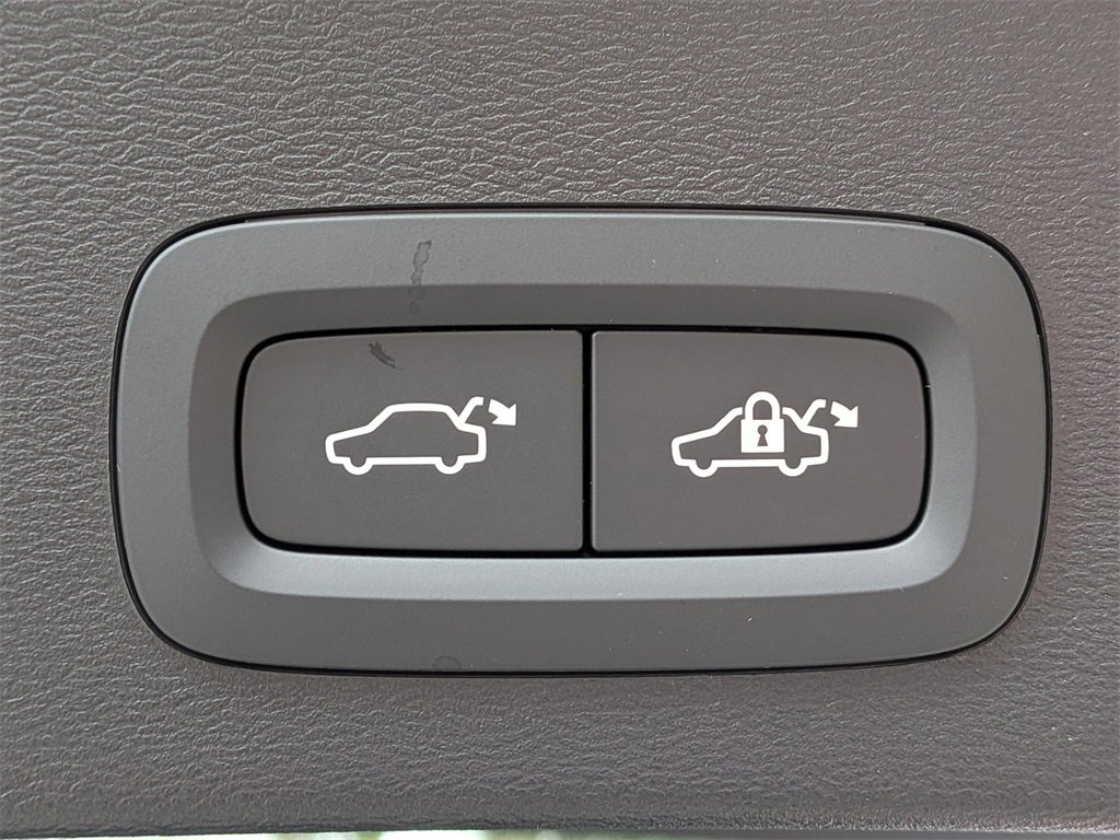 New 2026 Volvo XC40 B5 Plus w/ Protection Package Premier image 14