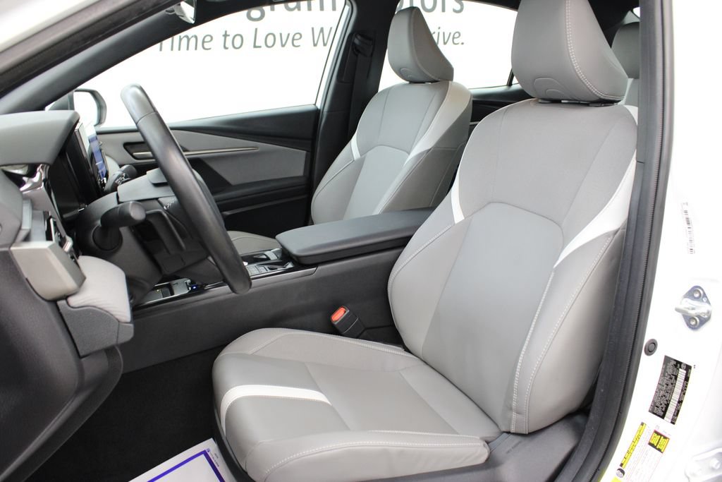 Used 2025 Toyota Camry SE FWD image 13