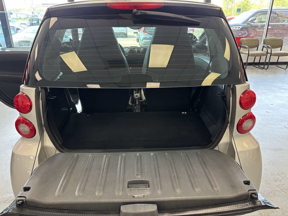 Used 2009 smart fortwo pure RWD image 13