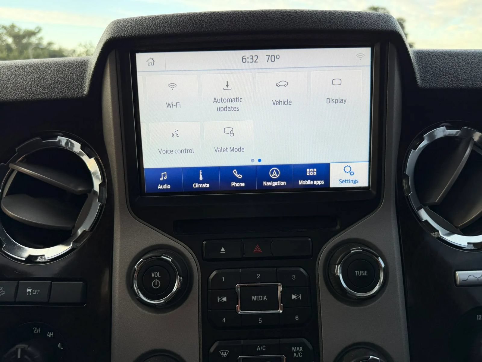 Used 2014 Ford F350 Lariat w/ Lariat Ultimate Package AWD/4WD image 75