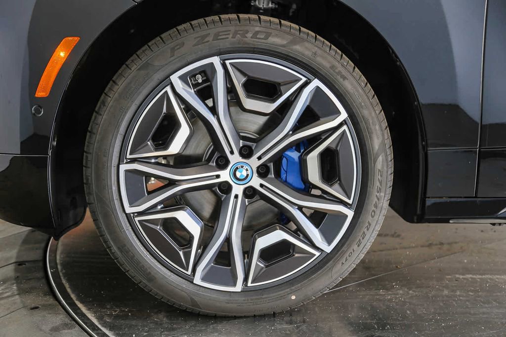 Used 2025 BMW iX xDrive50 w/ Premium Package image 10