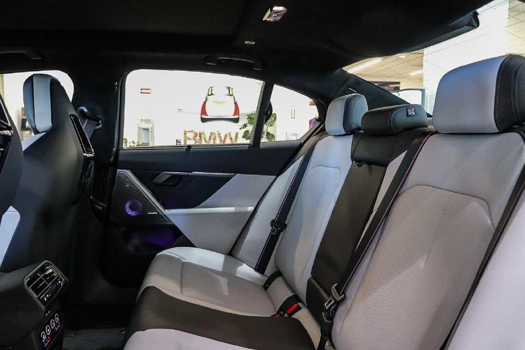 New 2027 BMW M5 w/ Executive Package AWD/4WD image 18