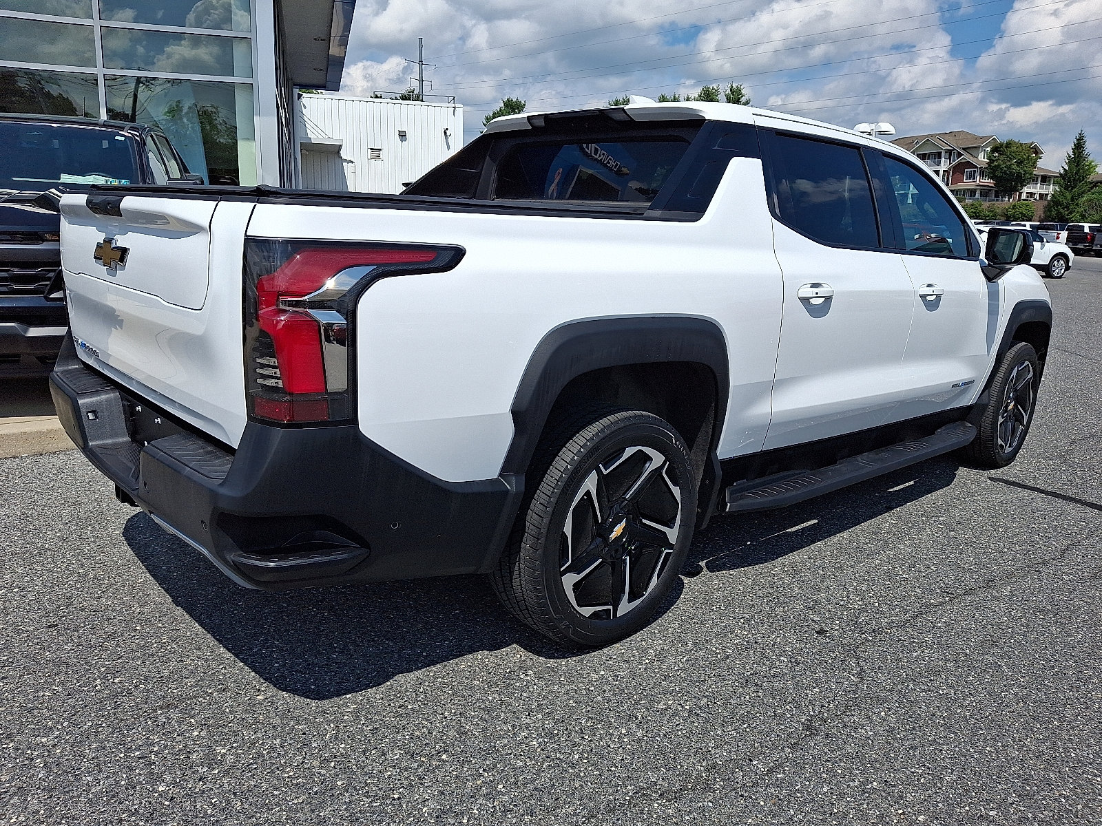 Certified 2026 Chevrolet Silverado EV LT AWD/4WD image 7