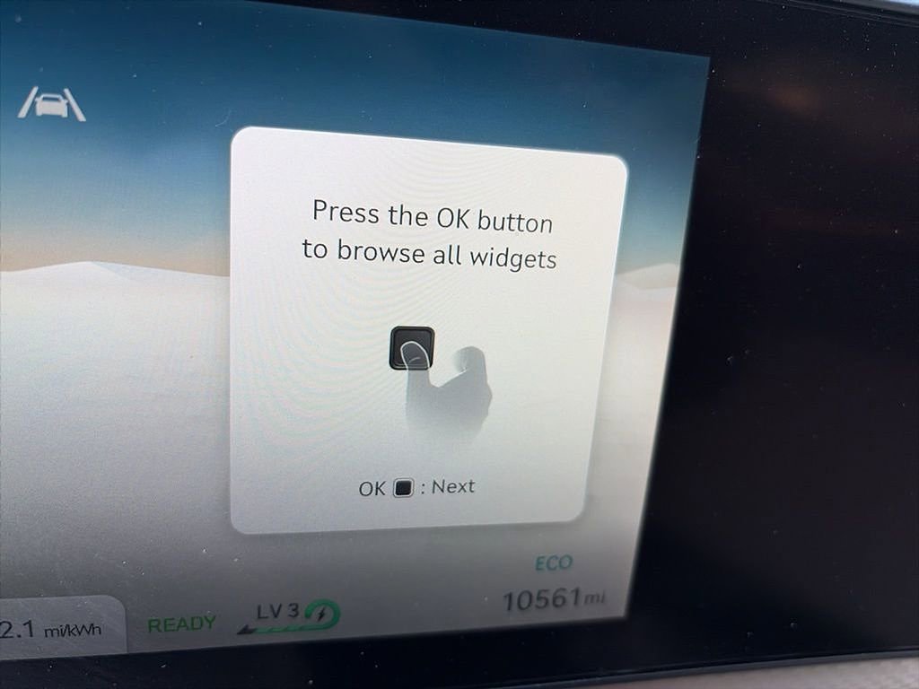 Used 2025 Genesis GV60 RWD image 11