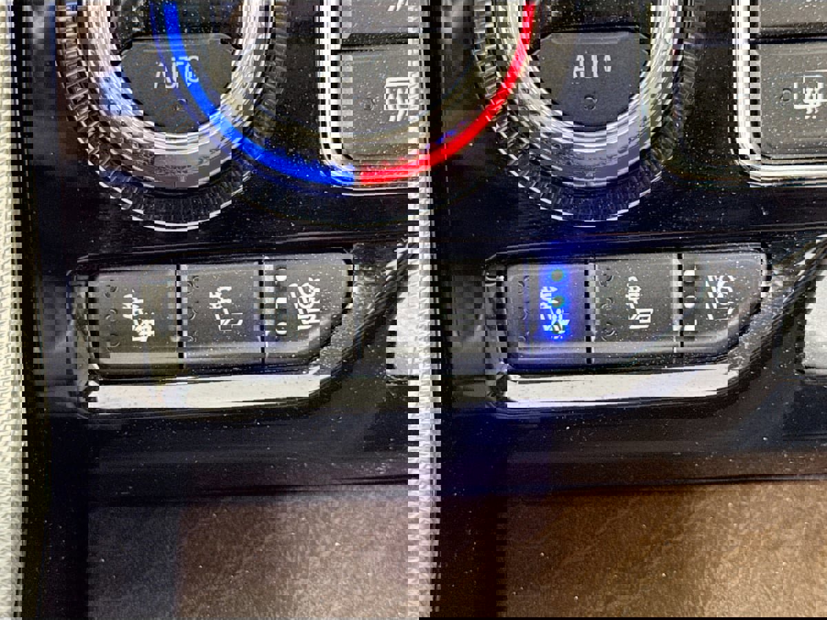 Used 2021 GMC Yukon Denali w/ Denali Premium Package image 27