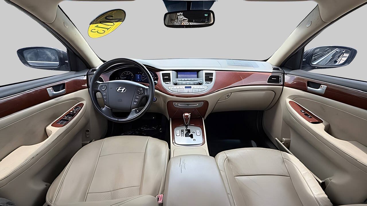 Used 2013 Hyundai Genesis 3.8 RWD image 13