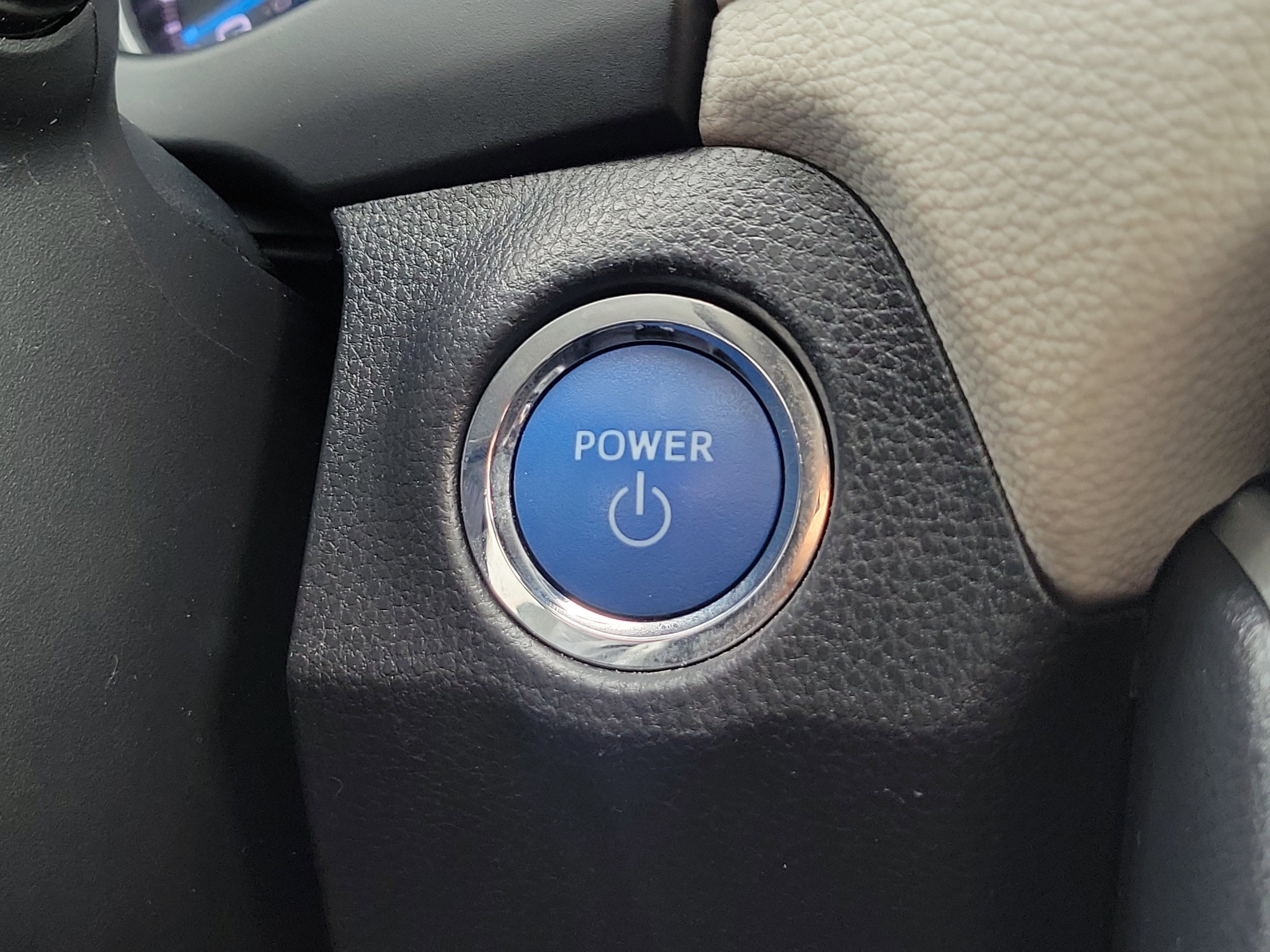 Used 2021 Toyota RAV4 XLE w/ Convenience Package image 27